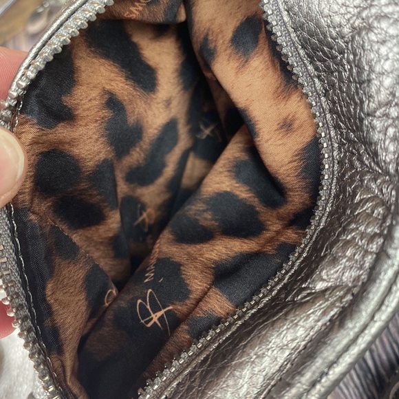 B Makowsky Silver Metallic Bag - Picture 6 of 14